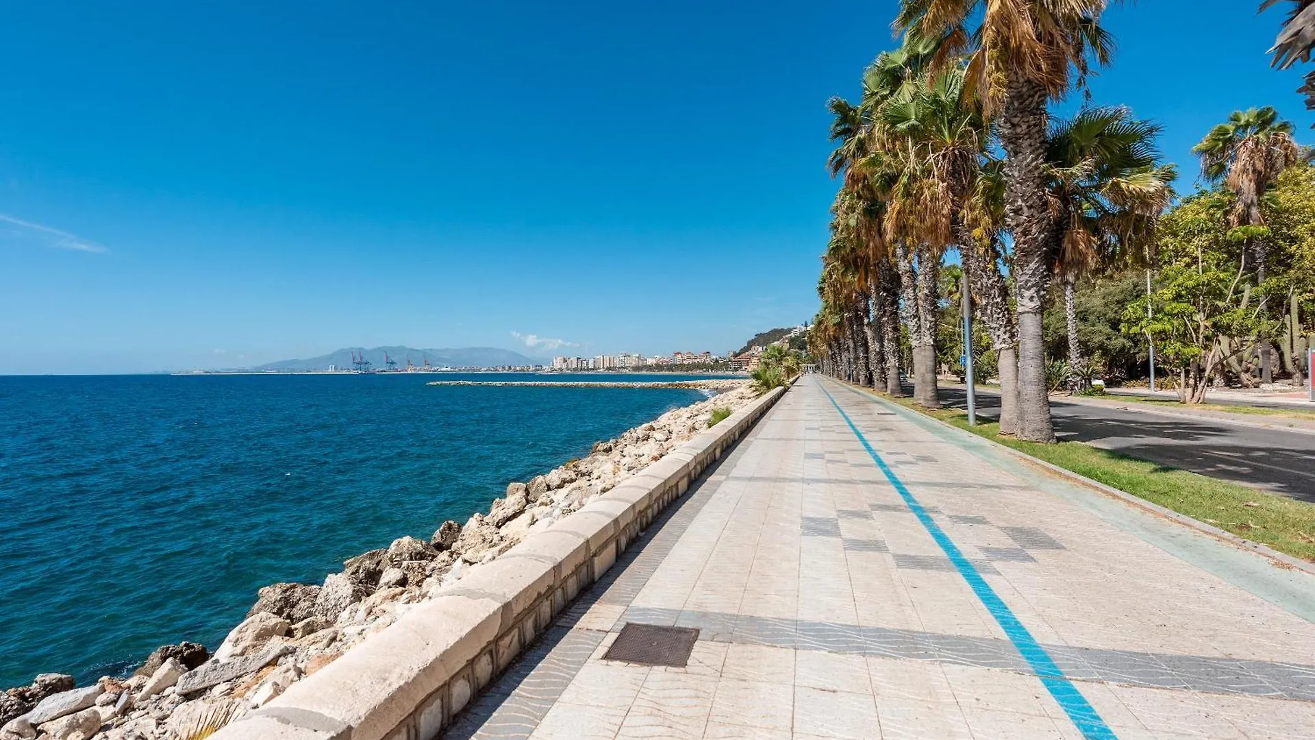 Small Apartment In Malaga-Beach